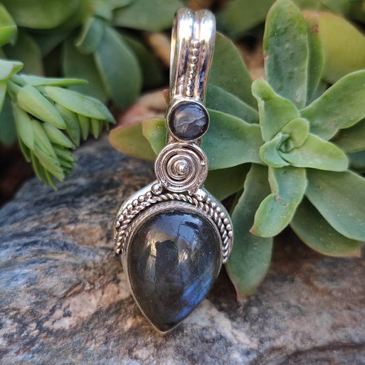Ciondolo BINDUSAR con pietra LABRADORITE in argento 925 Ciondolo artigianale