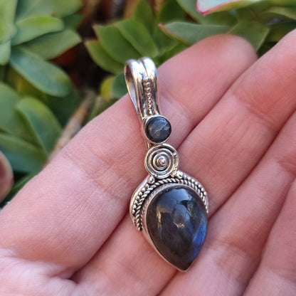 Ciondolo BINDUSAR con pietra LABRADORITE in argento 925 Ciondolo artigianale