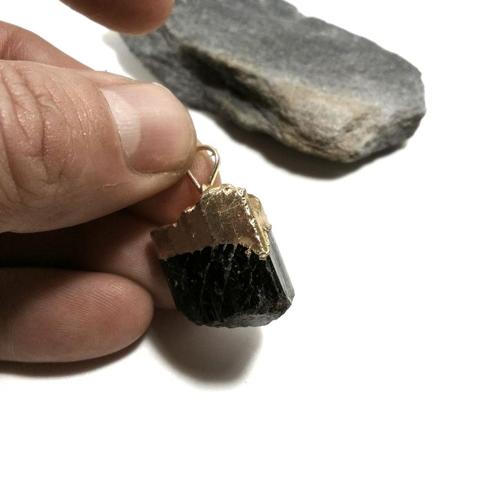 Ciondolo con pietra in ottone Ciondolo artigianale Tormalina NERA | GIOIELLI CON PIETRE