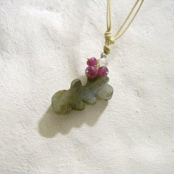 Ciondolo Elba in Labradorite con Rubino