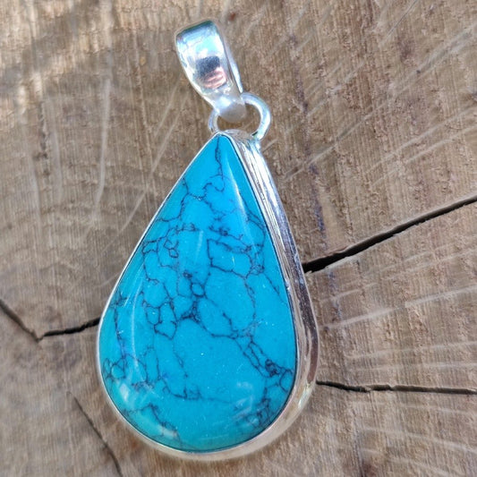 Ciondolo ACHALRAJ con pietra HOWLITE TURCHESE in argento 925 Ciondolo artigianale