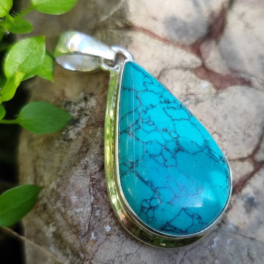 Ciondolo ACHALRAJ con pietra HOWLITE TURCHESE in argento 925 Ciondolo artigianale