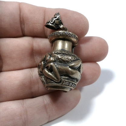 Ciondolo ETNICO in argento antico con Vaso con Zirconi e donna nuda | GIOIELLI ETNICI