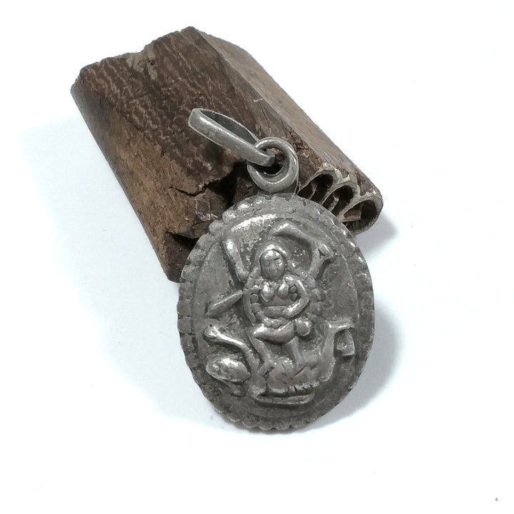 Ciondolo ETNICO in argento antico con KALI | GIOIELLI ETNICI
