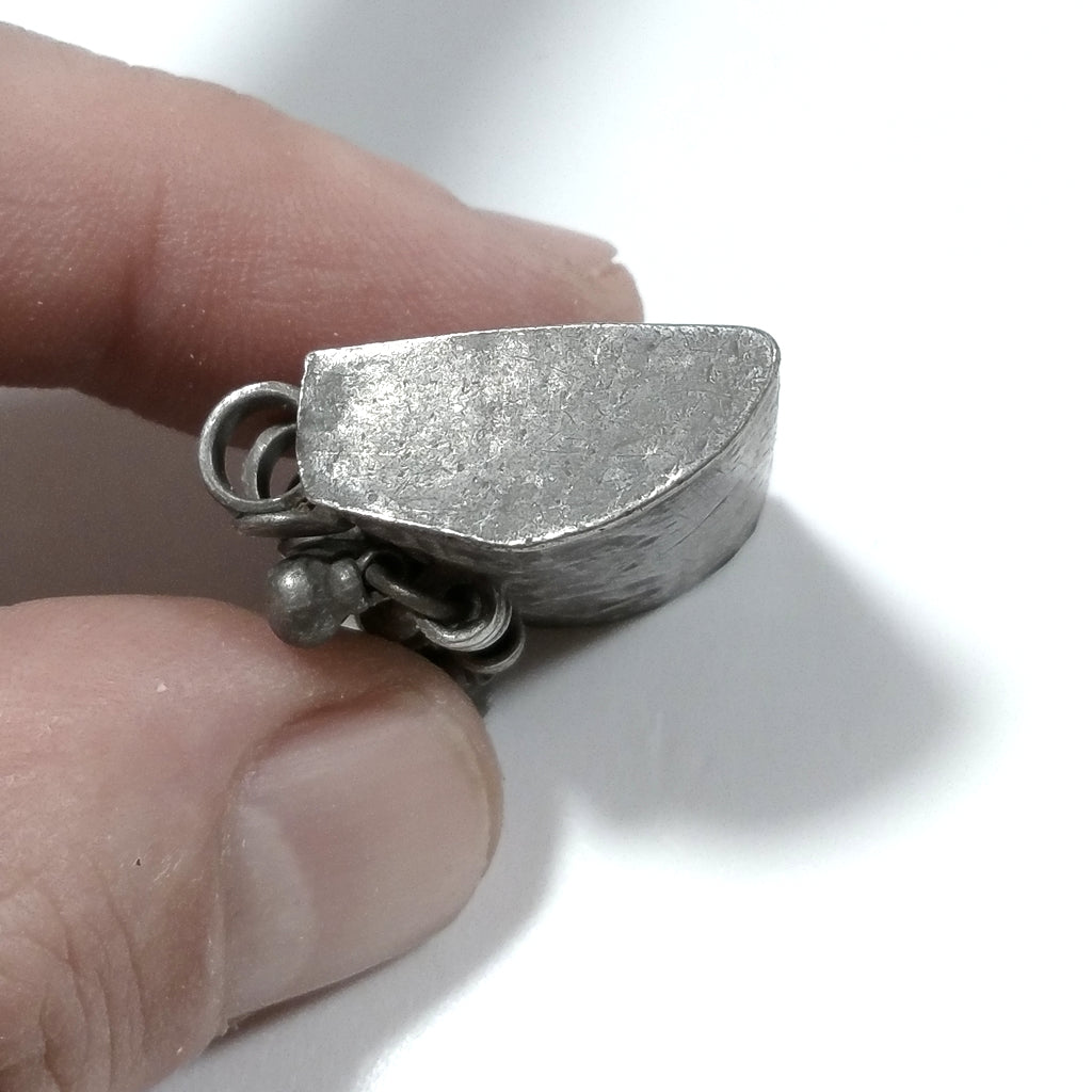 Ciondolo etnico in argento antico con PORTA PREGHIERE - NIZA