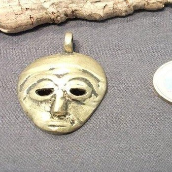 Ciondolo etnico ottone Naga mask