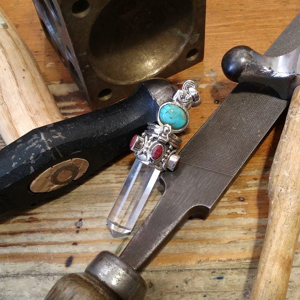 Ciondolo artigianale in argento 925 Ciondolo artigianale Cristallo di rocca, Radice di Rubino | GIOIELLI ETNICI | Pendolo porta veleno
