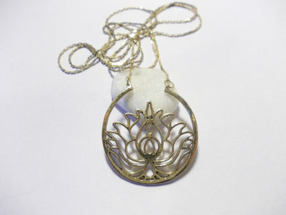 Collana/ Ciondolo FIORE di LOTO in ottone argentato - BHABUA – immagine2