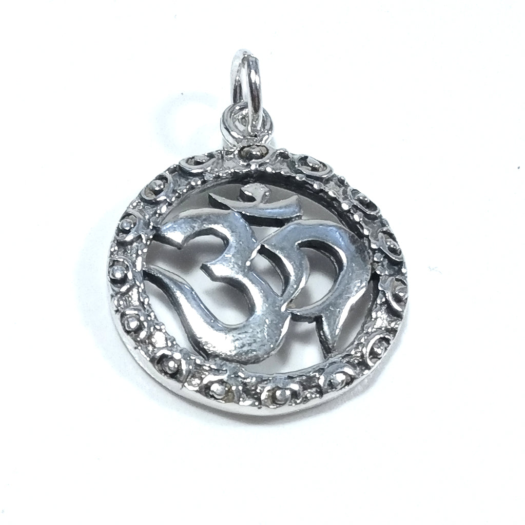 Ciondolo  ETNICOin argento 925 con OM - AUM Mantra| GIOIELLI IN ARGENTO