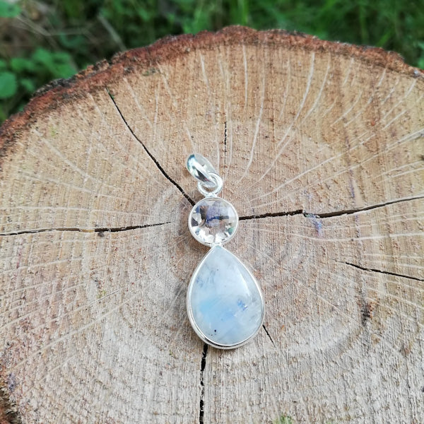Ciondolo TEJASWINI con pietra PIERA DI LUNA in argento 925 Ciondolo artigianale