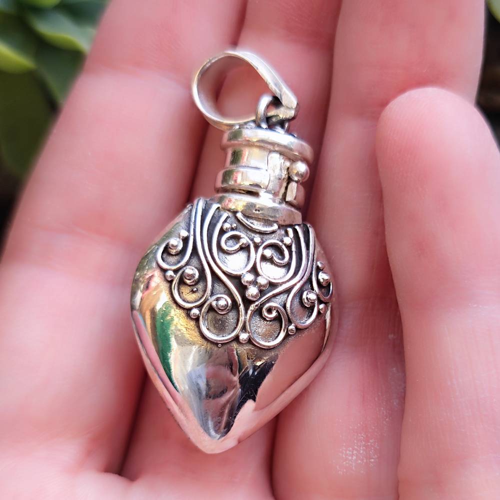 Ciondolo porta profumo in argento - ASIA
