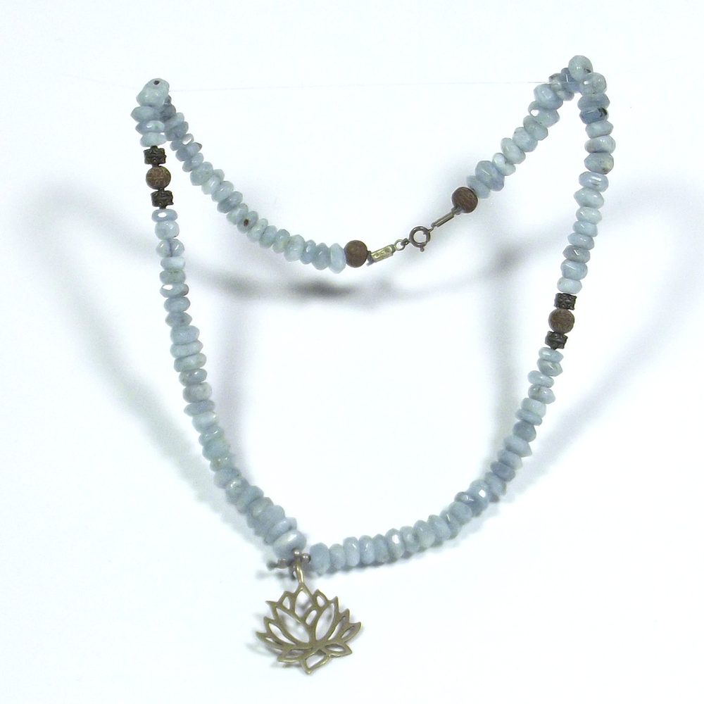 GIOIELLI etnici | COLLANA con acquamarina taglio rosetta e ottone