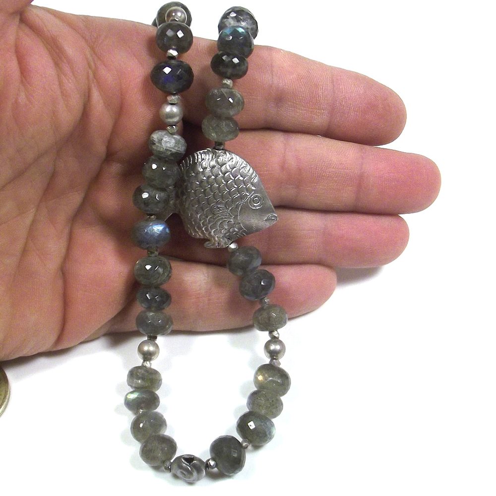 COLLANA ETNICA con pesce d'argento e LABRADORITE sfaccettata – immagine5