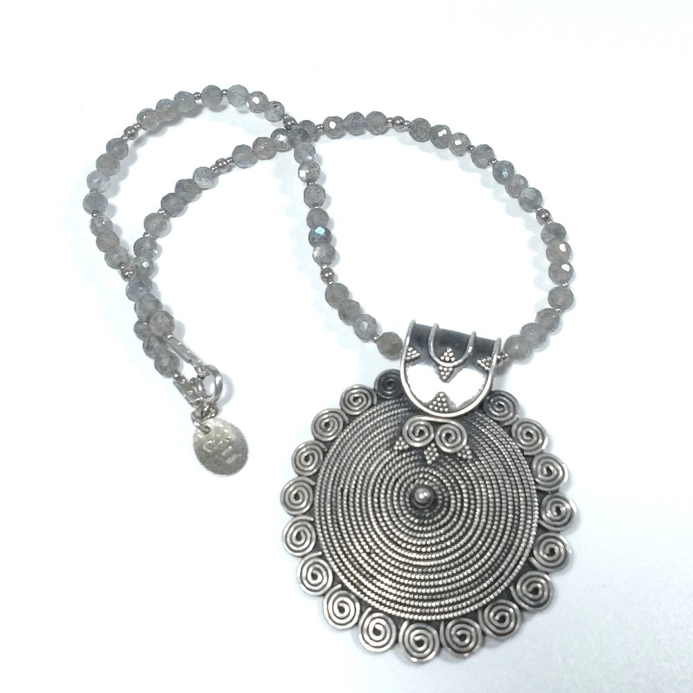 COLLANA ETNICA con ciondolo e LABRADORITE sfaccettata | GIOELLI ETNICI