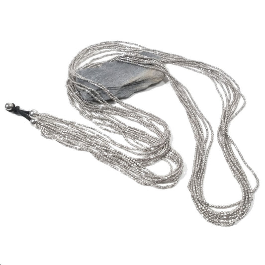 Collana etnica lunga delle tribù indiane Naga