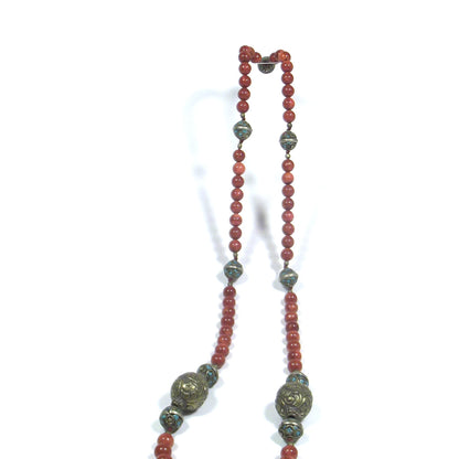 GIOIELLI | COLLANA con madrepora con intercalari tibeatini in ottone – immagine7