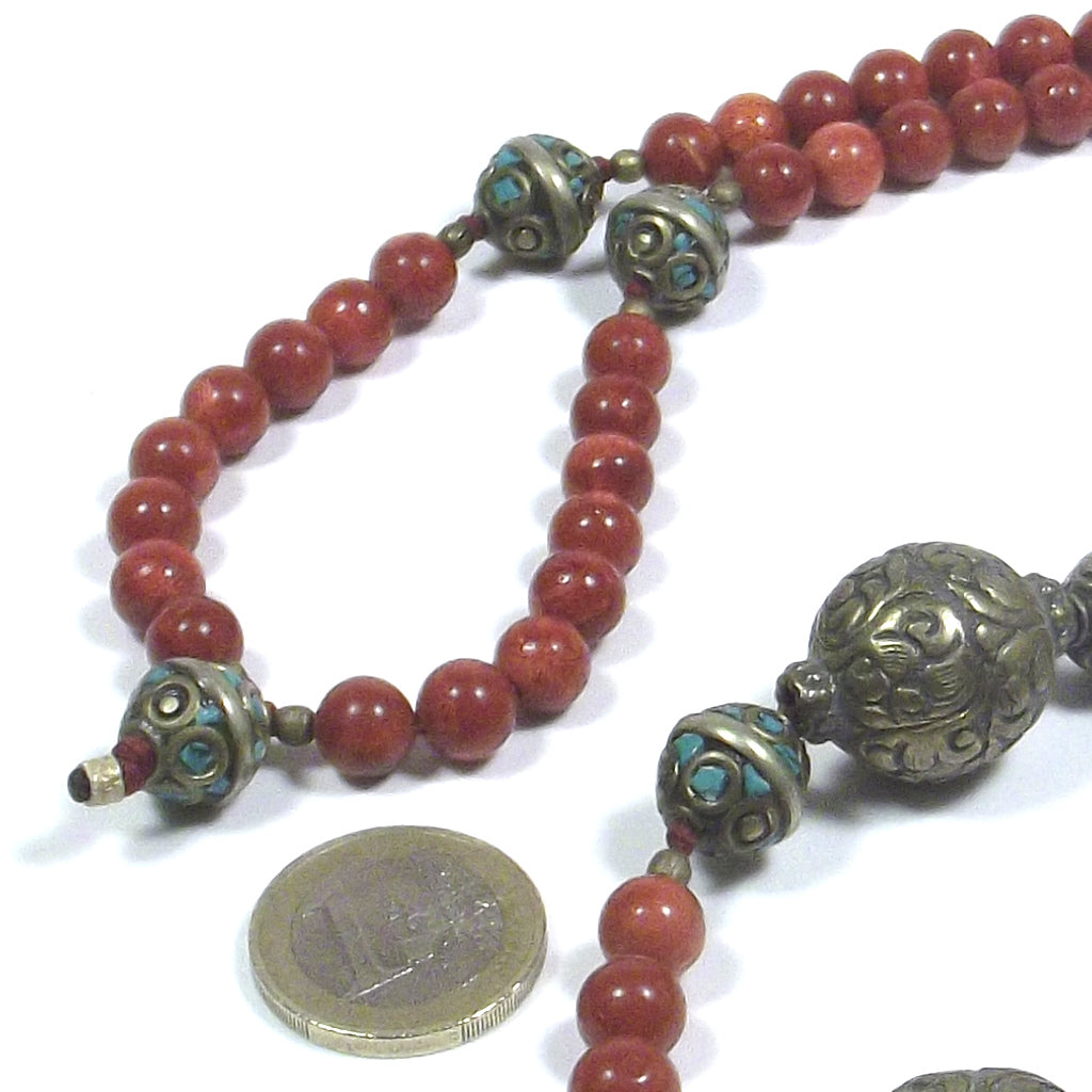 GIOIELLI | COLLANA con madrepora con intercalari tibeatini in ottone – immagine4