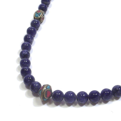 COLLANA con pietra Lapisalzzuli con intercalari tibeatini in ottone – dettaglio