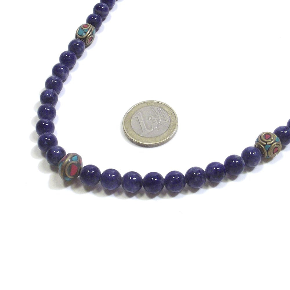 COLLANA con pietra di Lapisalzzuli e intercalari tibeatini in ottone