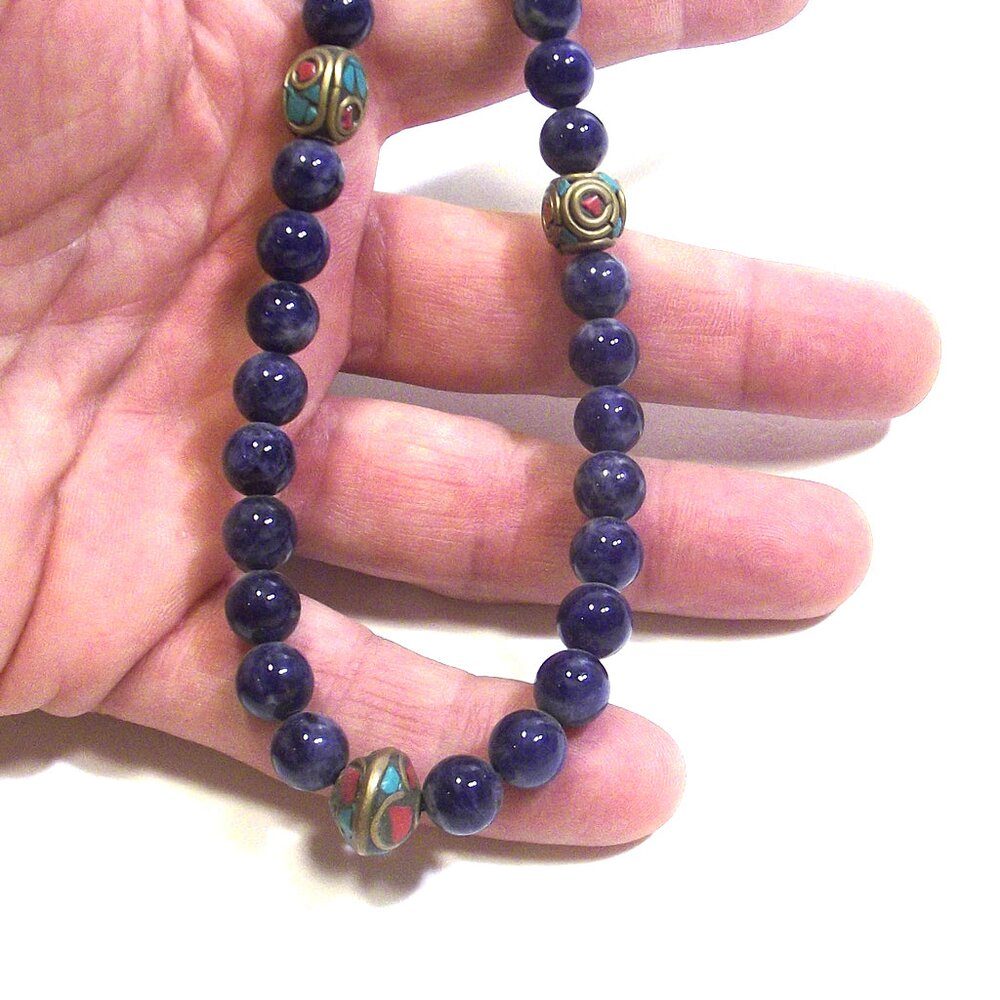 COLLANA con pietra con intercalari tibeatini in ottone – Lapisalzzuli