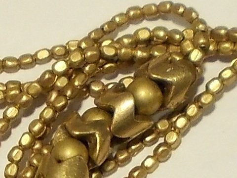 Collana in ottone Naga – immagine3