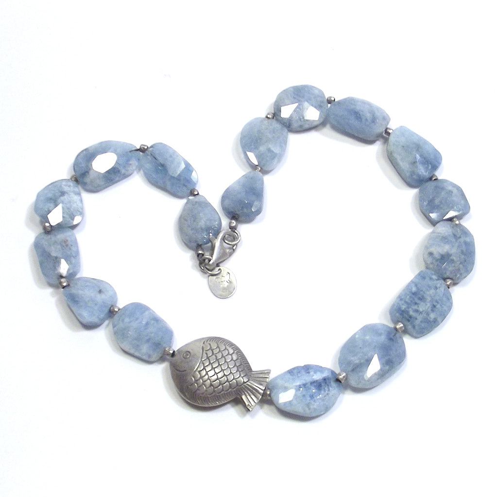 COLLANA ETNICA con pesce d'argento e ACQUAMARINA