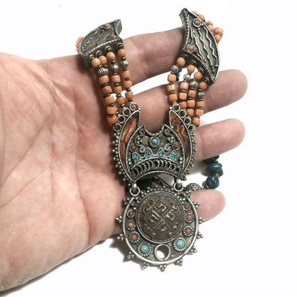 COLLANA ETNICA tibetana con turchese grezzo e corallo – immagine2
