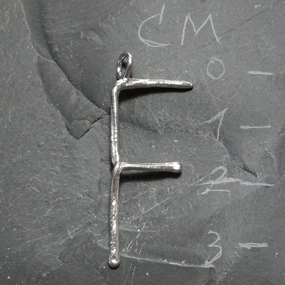 CIONDOLO PERSONALIZZATO in argento 925 con lettera - F