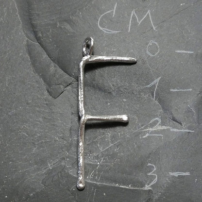 CIONDOLO PERSONALIZZATO in argento 925 con lettera - F
