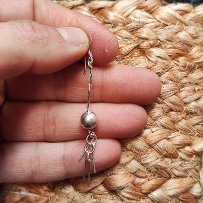 Orecchini con sfera argento - LILLIT foto in mano