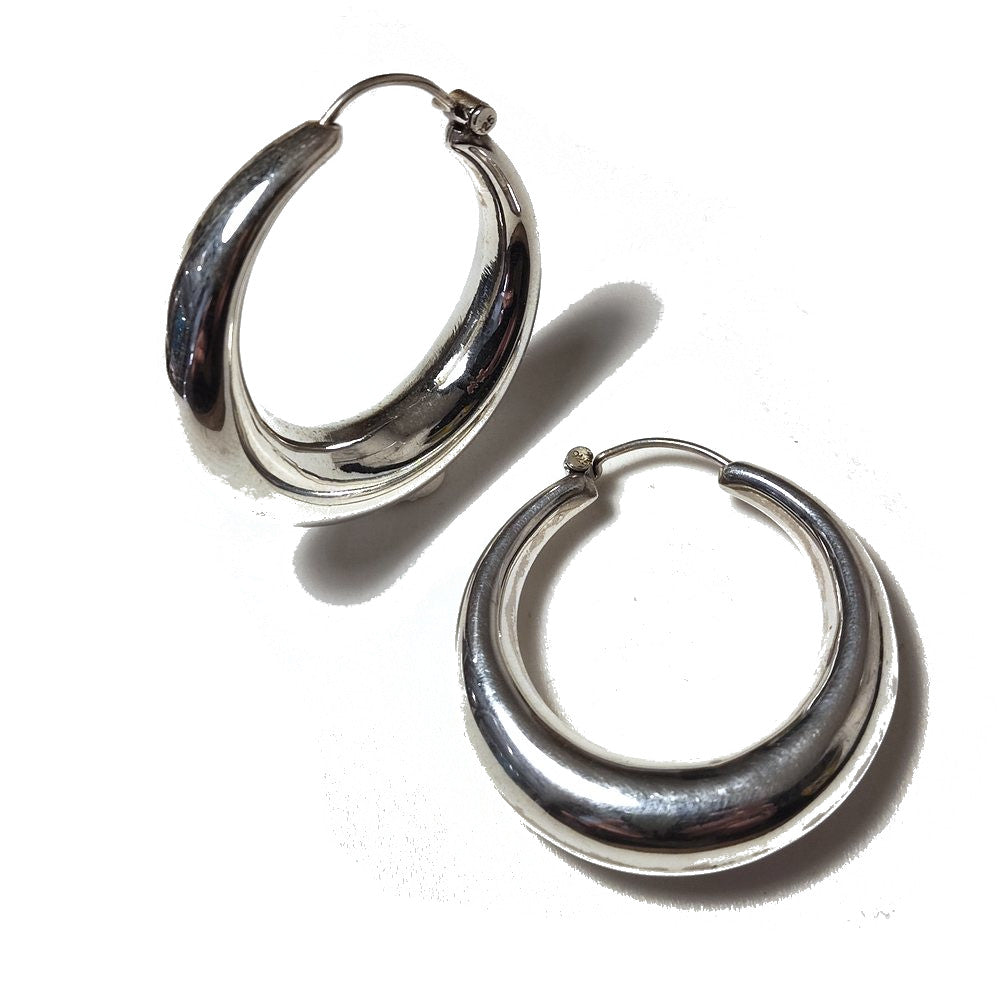 Orecchini a cerchio grandi e bombati in argento