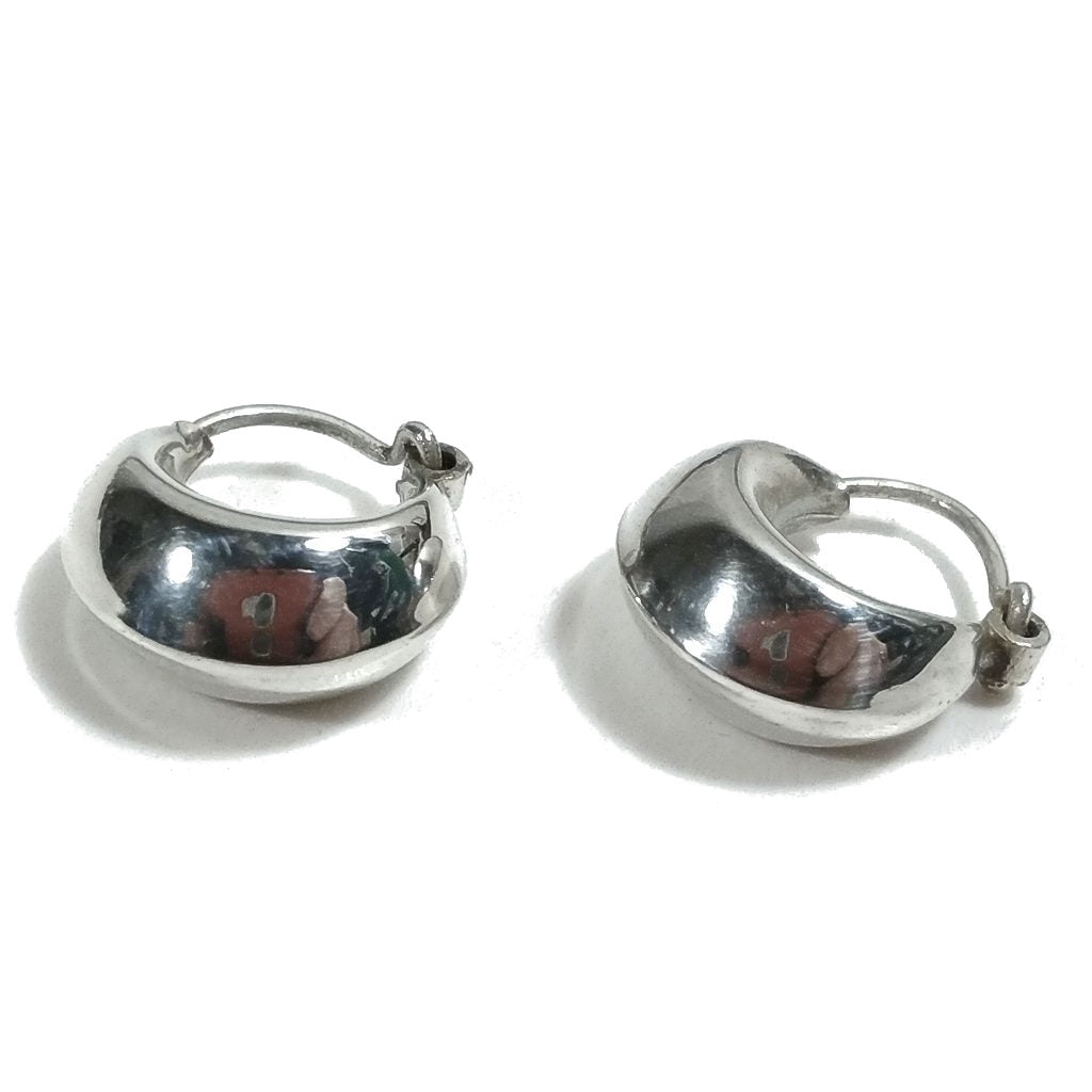 Acquista Orecchini a cerchio con anello piccolo per uomo Donna Orecchini in filigrana vintage moda Gioielli color argento Bellissimi regali in Italia a partire da 13 Acquista Orecchini a cerchio con anello piccolo per uomo Donna Orecchini in filigrana vintage moda Gioielli color argento Bellissimi regali in Italia a partire da 13