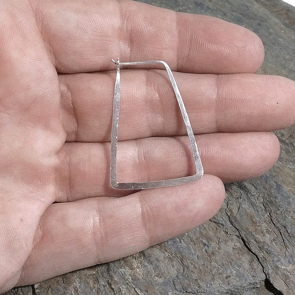 ORECCHINI DONDI WHITE cerchio da lobo argento | Orecchini artigianali