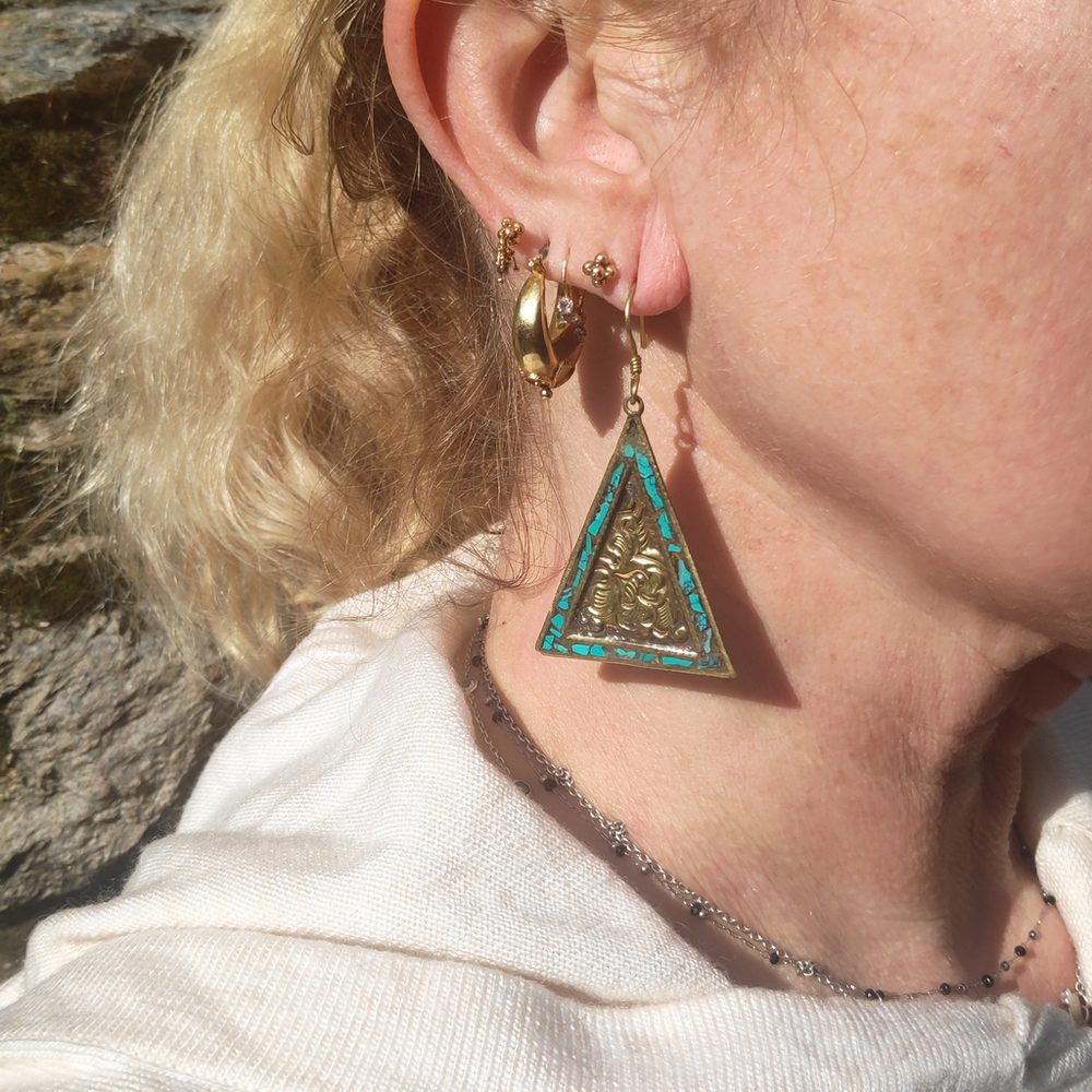 Orecchino ETNICO in ottone a triangolo - turchese