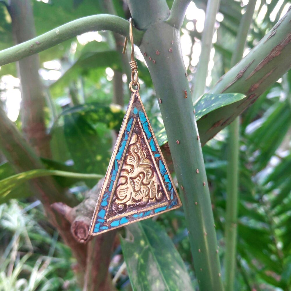 Orecchino ETNICO in ottone a triangolo - turchese