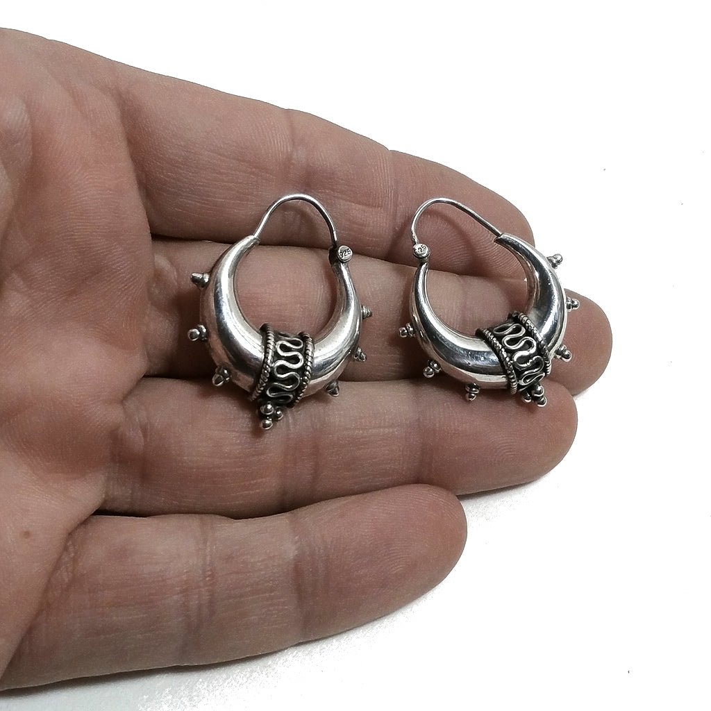 Cerchi in argento bombati puntinati e filigrana