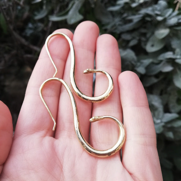 Orecchini etnici in ottone con serpenti - AMARA