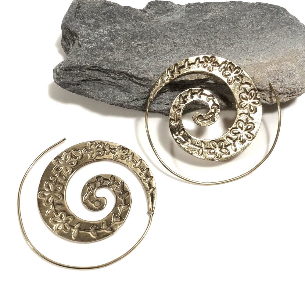 Orecchini etnici a spirale in ottone - UKAWA