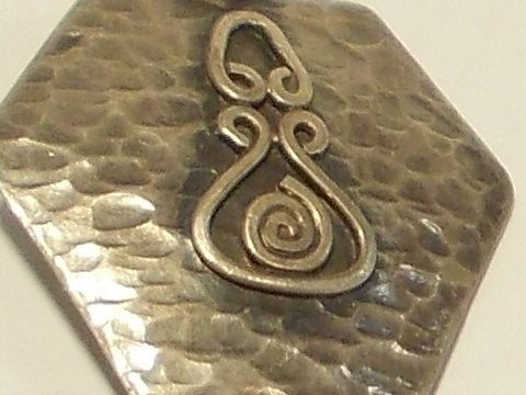Orecchini etnici in argento antico - ARTENE – immagine4