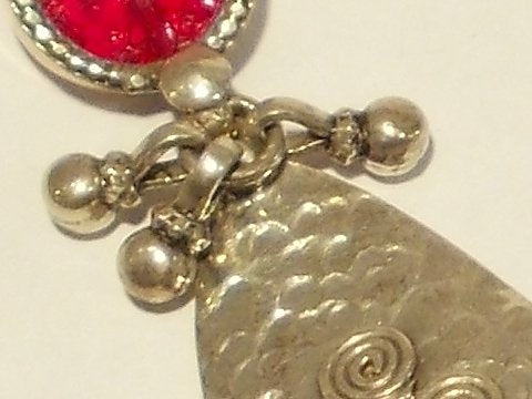 Orecchini etnico in argento antico - ROSSO – immagine4