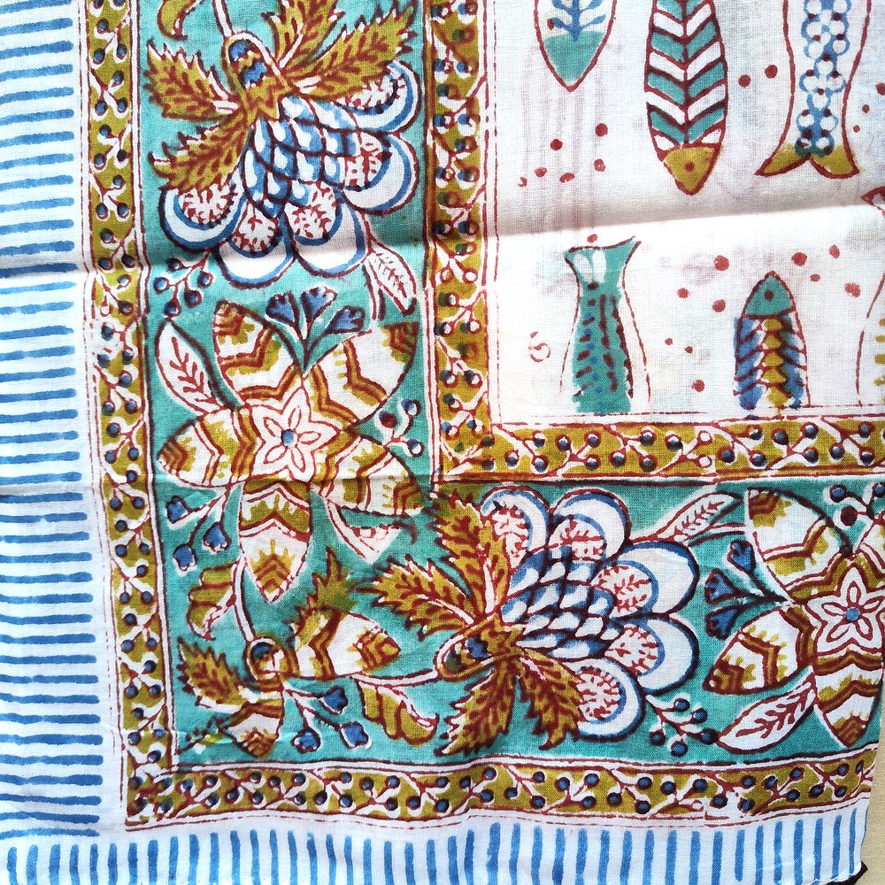 Pareo da mare o sciarpa con pesci in cotone