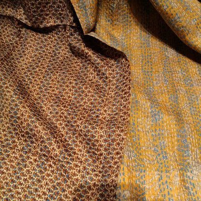 Sciarpa KANTHA con tessuti vintage misto seta ricamo a mano fiori dorati – dettaglio