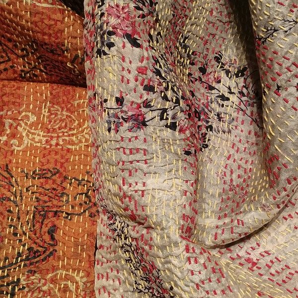 Sciarpa KANTHA con tessuti vintage misto seta ricamo a mano bronzo - grigio – immagine3
