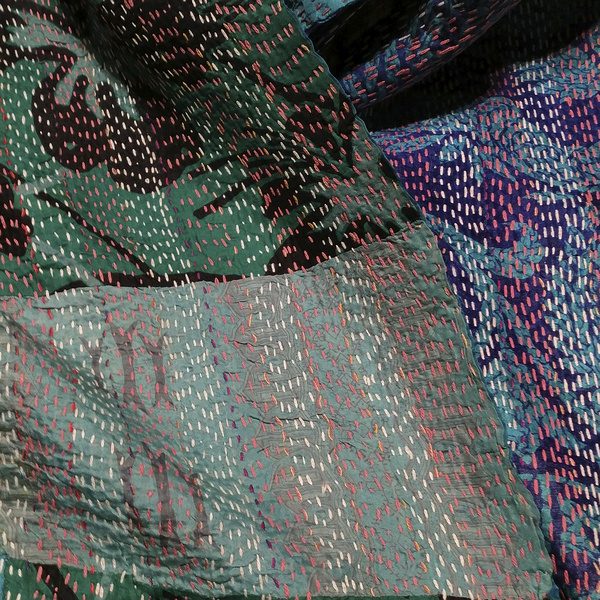 Sciarpa KANTHA con tessuti vintage misto seta ricamo a mano blu - patchwork – immagine2