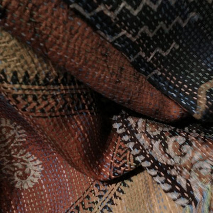 Sciarpa KANTHA con tessuti vintage misto seta ricamo a mano bronzo – dettaglio tessuti